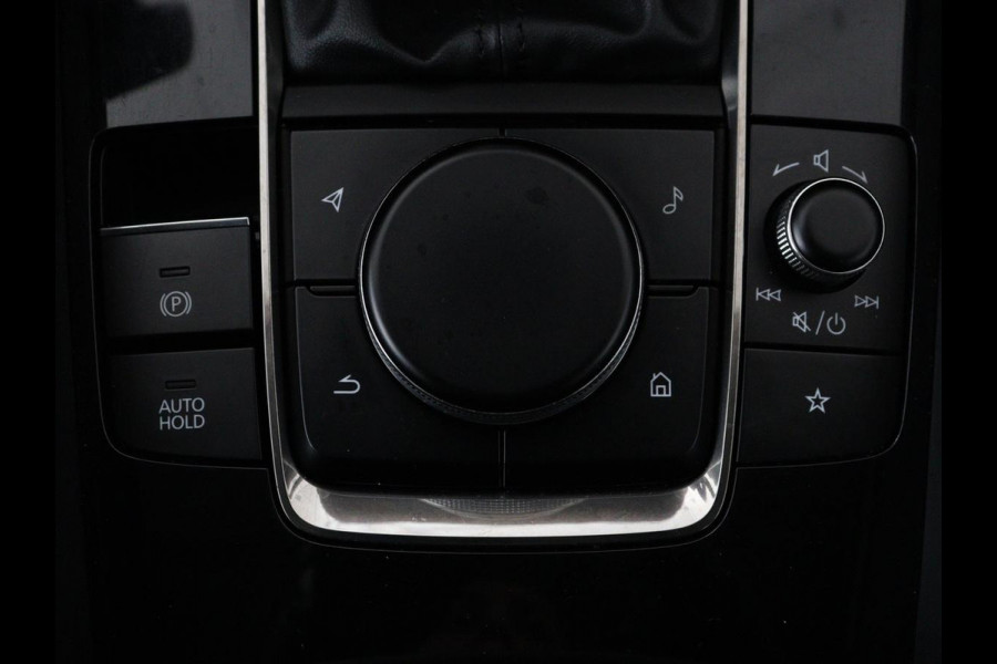 Mazda 3 2.0 e-SkyActiv-X M Hybrid 180 Luxury | Leder | Head-Up | Stoelverwarming | Trekhaak | Bose Sound | Camera | Carplay | Memory | Adaptive cruise | Navigatie | Full LED | Stuurverwarming | Keyless