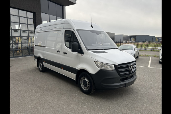 Mercedes-Benz Sprinter 317 CDI L2 H2 MBUX 10.25 / Navigatie / Camera / Parkeersensoren / Cruise control / Airco