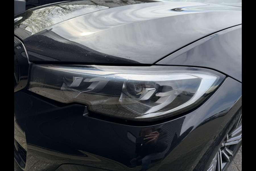 BMW 3 Serie Touring 320i High Executive M-Sport | Panoramadak | Camera | Head-Up Display | DAB | Stoelverwarming | Elektrische Achterklep |