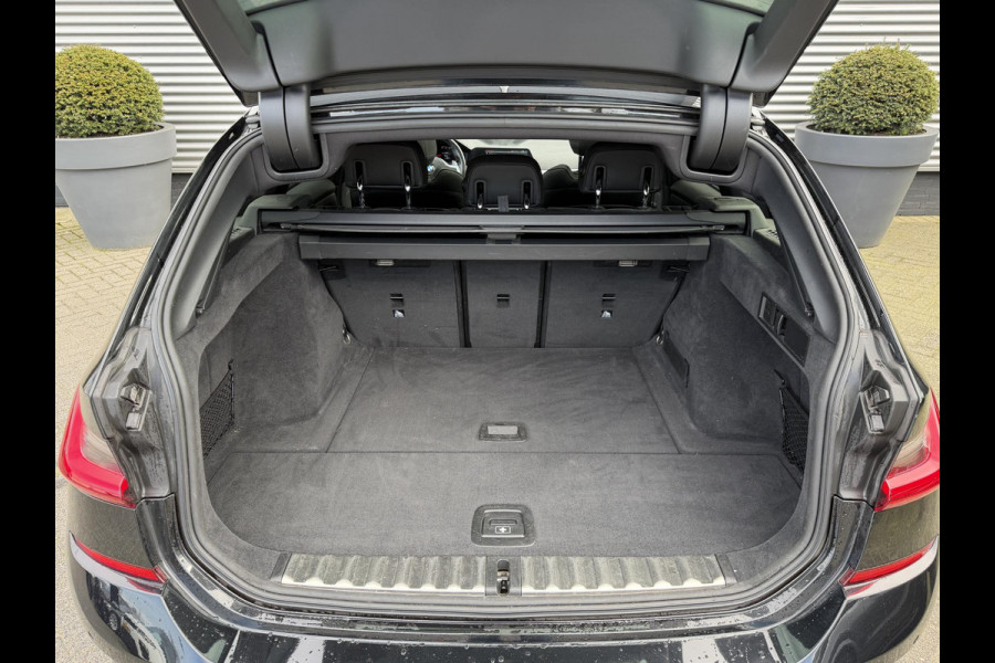 BMW 3 Serie Touring 320i High Executive M-Sport | Panoramadak | Camera | Head-Up Display | DAB | Stoelverwarming | Elektrische Achterklep |