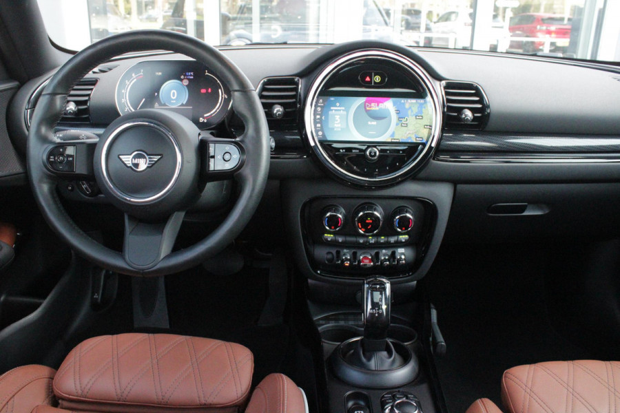 MINI Clubman 1.5 136PK AUTOMAAT COOPER RICHMOND PARK EDITION | PANORAMISCH SCHUIF/KANTEL DAK | FULL LEDEREN BEKLEDING "CHESTER MALT BROWN" | ACHTERUITRIJ CAMERA | PARKEERSENSOREN ACHTER | FULL LED KOPLAMPEN | DRAADLOZE APPLE CARPLAY/ANDROID AUTO | NAVIGATIE | STOEL/STUUR VERWARMING | 18" LICHTMETALEN VELGEN "BLACK STAR SPOKE" | "UNION JACK" ACHTERLICHTEN | COMFORT ACCESS TOEGANG |