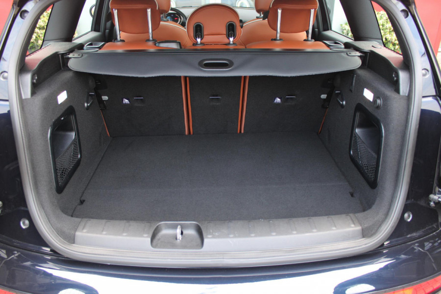 MINI Clubman 1.5 136PK AUTOMAAT COOPER RICHMOND PARK EDITION | PANORAMISCH SCHUIF/KANTEL DAK | FULL LEDEREN BEKLEDING "CHESTER MALT BROWN" | ACHTERUITRIJ CAMERA | PARKEERSENSOREN ACHTER | FULL LED KOPLAMPEN | DRAADLOZE APPLE CARPLAY/ANDROID AUTO | NAVIGATIE | STOEL/STUUR VERWARMING | 18" LICHTMETALEN VELGEN "BLACK STAR SPOKE" | "UNION JACK" ACHTERLICHTEN | COMFORT ACCESS TOEGANG |