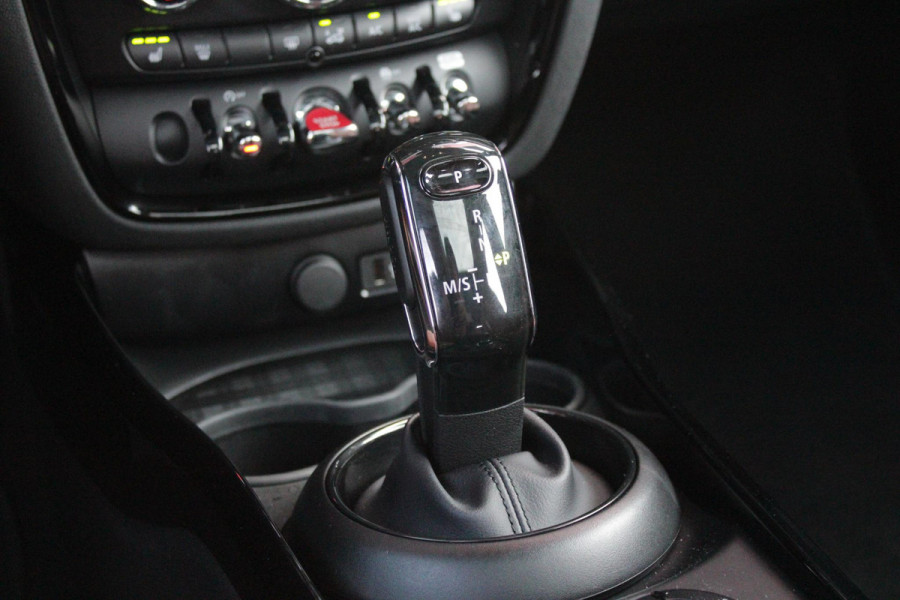 MINI Clubman 1.5 136PK AUTOMAAT COOPER RICHMOND PARK EDITION | PANORAMISCH SCHUIF/KANTEL DAK | FULL LEDEREN BEKLEDING "CHESTER MALT BROWN" | ACHTERUITRIJ CAMERA | PARKEERSENSOREN ACHTER | FULL LED KOPLAMPEN | DRAADLOZE APPLE CARPLAY/ANDROID AUTO | NAVIGATIE | STOEL/STUUR VERWARMING | 18" LICHTMETALEN VELGEN "BLACK STAR SPOKE" | "UNION JACK" ACHTERLICHTEN | COMFORT ACCESS TOEGANG |