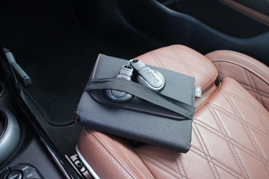 MINI Clubman 1.5 136PK AUTOMAAT COOPER RICHMOND PARK EDITION | PANORAMISCH SCHUIF/KANTEL DAK | FULL LEDEREN BEKLEDING "CHESTER MALT BROWN" | ACHTERUITRIJ CAMERA | PARKEERSENSOREN ACHTER | FULL LED KOPLAMPEN | DRAADLOZE APPLE CARPLAY/ANDROID AUTO | NAVIGATIE | STOEL/STUUR VERWARMING | 18" LICHTMETALEN VELGEN "BLACK STAR SPOKE" | "UNION JACK" ACHTERLICHTEN | COMFORT ACCESS TOEGANG |