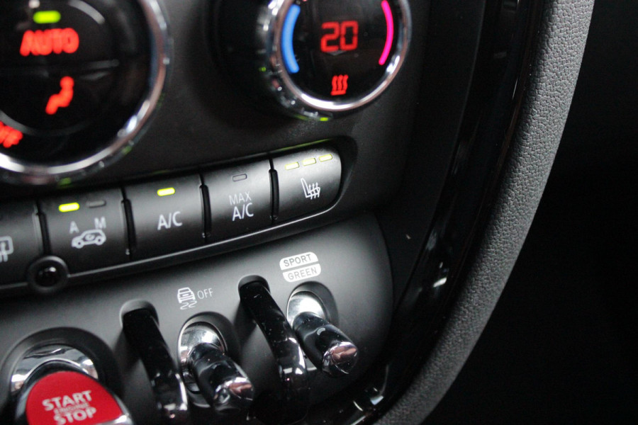 MINI Clubman 1.5 136PK AUTOMAAT COOPER RICHMOND PARK EDITION | PANORAMISCH SCHUIF/KANTEL DAK | FULL LEDEREN BEKLEDING "CHESTER MALT BROWN" | ACHTERUITRIJ CAMERA | PARKEERSENSOREN ACHTER | FULL LED KOPLAMPEN | DRAADLOZE APPLE CARPLAY/ANDROID AUTO | NAVIGATIE | STOEL/STUUR VERWARMING | 18" LICHTMETALEN VELGEN "BLACK STAR SPOKE" | "UNION JACK" ACHTERLICHTEN | COMFORT ACCESS TOEGANG |