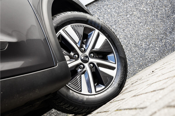 Kia Niro 1.6 GDi Hybrid DynamicLine Glazendak / Style pakket / 1e eigenaar / Camera /