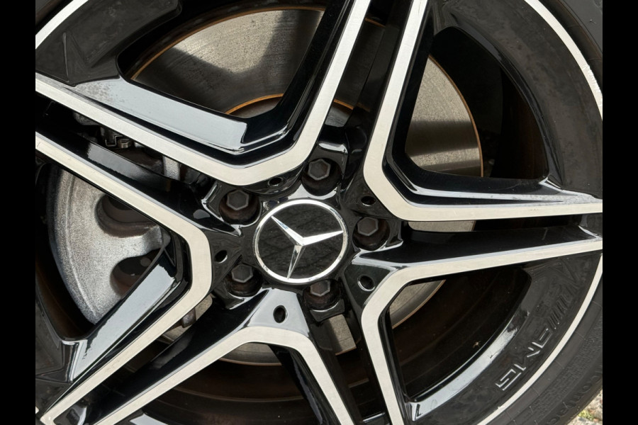 Mercedes-Benz A-Klasse 250 e Business Black Solution 160 pk AMG Limited, trekhaak, sfeerverlichting, dig cockpit, stoelverwarming,