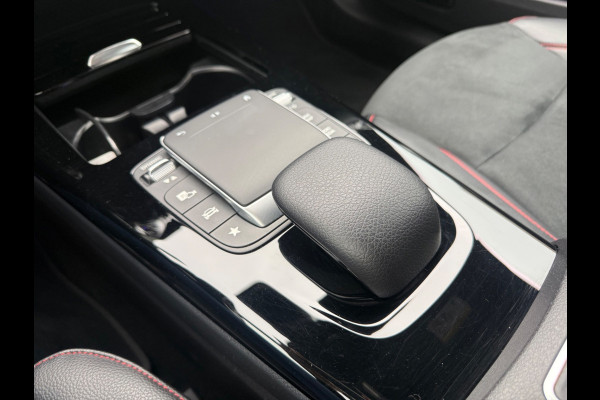 Mercedes-Benz A-Klasse 250 e Business Black Solution 160 pk AMG Limited, trekhaak, sfeerverlichting, dig cockpit, stoelverwarming,