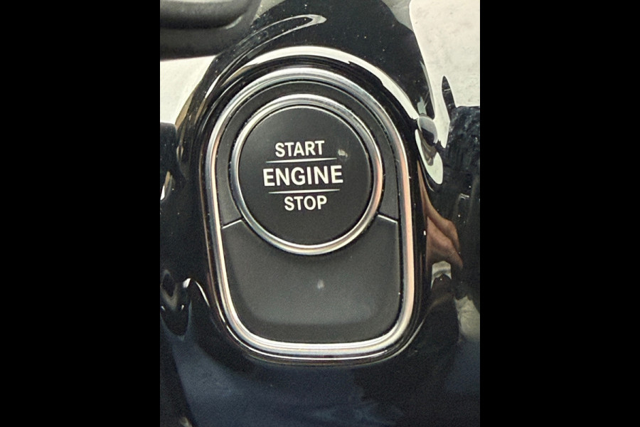 Mercedes-Benz A-Klasse 250 e Business Black Solution 160 pk AMG Limited, trekhaak, sfeerverlichting, dig cockpit, stoelverwarming,