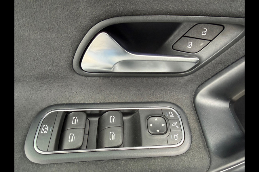 Mercedes-Benz A-Klasse 250 e Business Black Solution 160 pk AMG Limited, trekhaak, sfeerverlichting, dig cockpit, stoelverwarming,