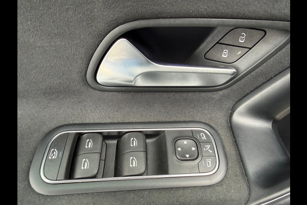 Mercedes-Benz A-Klasse 250 e Business Black Solution 160 pk AMG Limited, trekhaak, sfeerverlichting, dig cockpit, stoelverwarming,