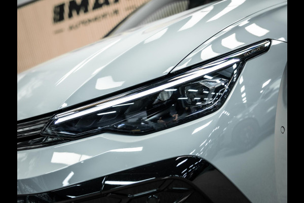 Volkswagen Golf 2.0 TSI GTI | Akrapovic | Head-Up | Stuurverwarming | Pano |