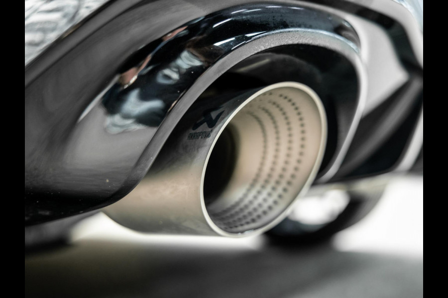 Volkswagen Golf 2.0 TSI GTI | Akrapovic | Head-Up | Stuurverwarming | Pano |