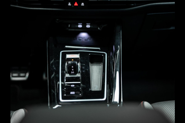 Volkswagen Golf 2.0 TSI GTI | Akrapovic | Head-Up | Stuurverwarming | Pano |