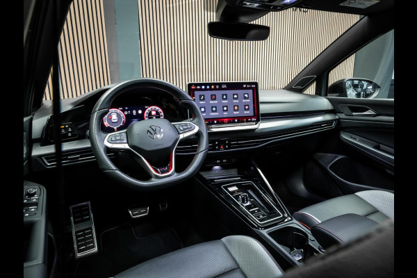 Volkswagen Golf 2.0 TSI GTI | Akrapovic | Head-Up | Stuurverwarming | Pano |