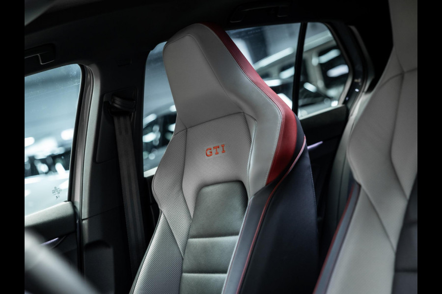 Volkswagen Golf 2.0 TSI GTI | Akrapovic | Head-Up | Stuurverwarming | Pano |