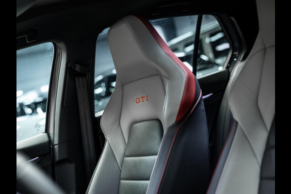 Volkswagen Golf 2.0 TSI GTI | Akrapovic | Head-Up | Stuurverwarming | Pano |