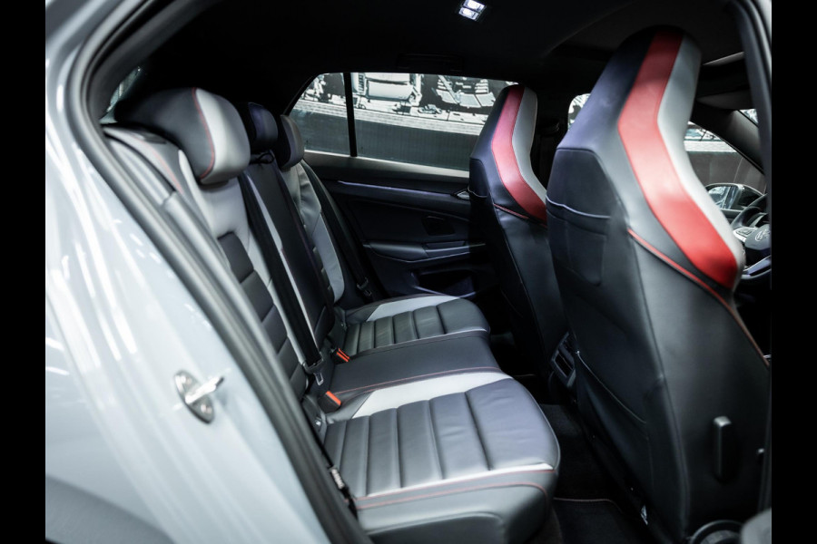 Volkswagen Golf 2.0 TSI GTI | Akrapovic | Head-Up | Stuurverwarming | Pano |