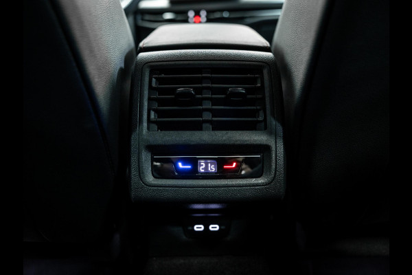 Volkswagen Golf 2.0 TSI GTI | Akrapovic | Head-Up | Stuurverwarming | Pano |