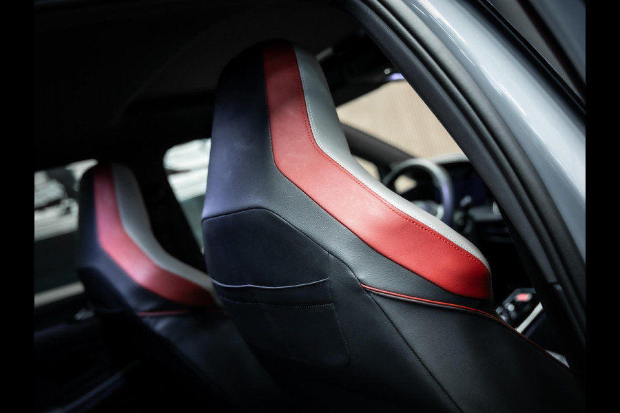 Volkswagen Golf 2.0 TSI GTI | Akrapovic | Head-Up | Stuurverwarming | Pano |