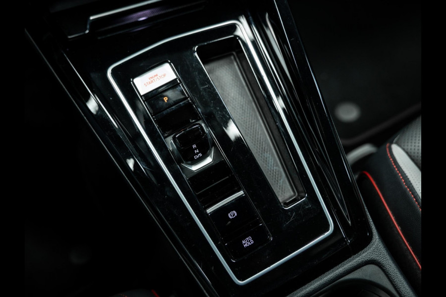 Volkswagen Golf 2.0 TSI GTI | Akrapovic | Head-Up | Stuurverwarming | Pano |