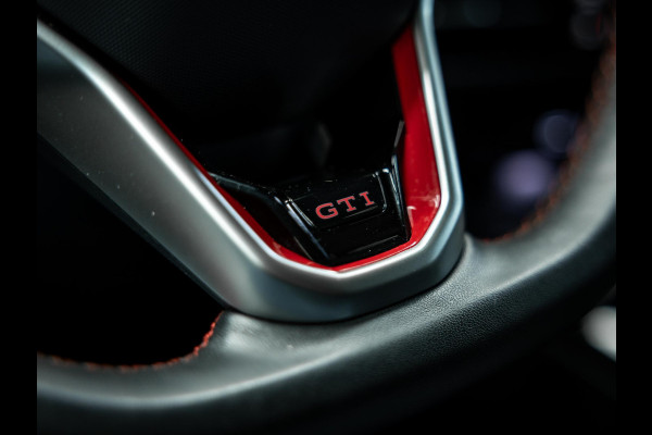 Volkswagen Golf 2.0 TSI GTI | Akrapovic | Head-Up | Stuurverwarming | Pano |