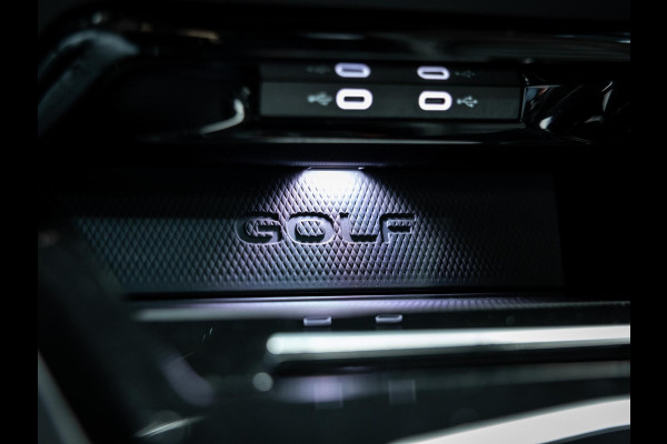 Volkswagen Golf 2.0 TSI GTI | Akrapovic | Head-Up | Stuurverwarming | Pano |