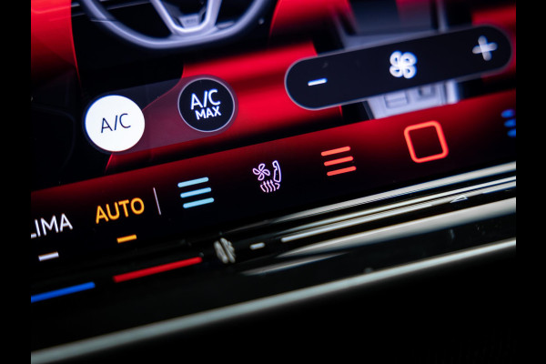 Volkswagen Golf 2.0 TSI GTI | Akrapovic | Head-Up | Stuurverwarming | Pano |