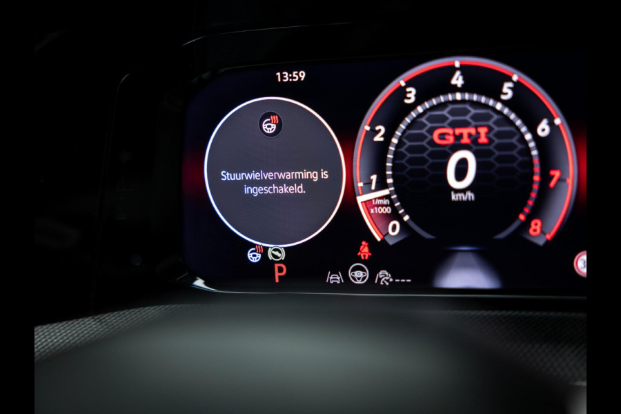 Volkswagen Golf 2.0 TSI GTI | Akrapovic | Head-Up | Stuurverwarming | Pano |