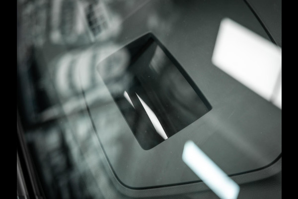 Volkswagen Golf 2.0 TSI GTI | Akrapovic | Head-Up | Stuurverwarming | Pano |