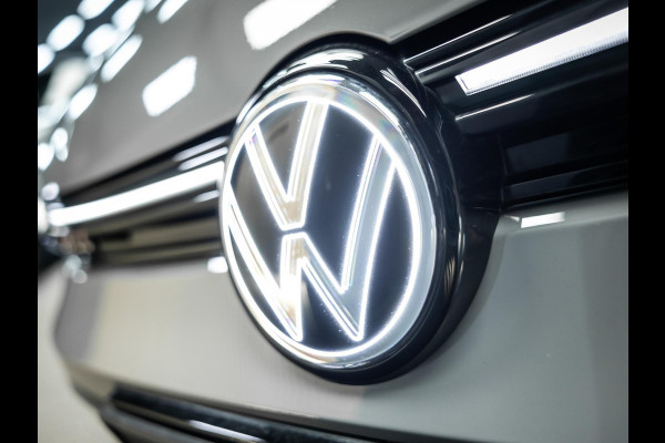 Volkswagen Golf 2.0 TSI GTI | Akrapovic | Head-Up | Stuurverwarming | Pano |