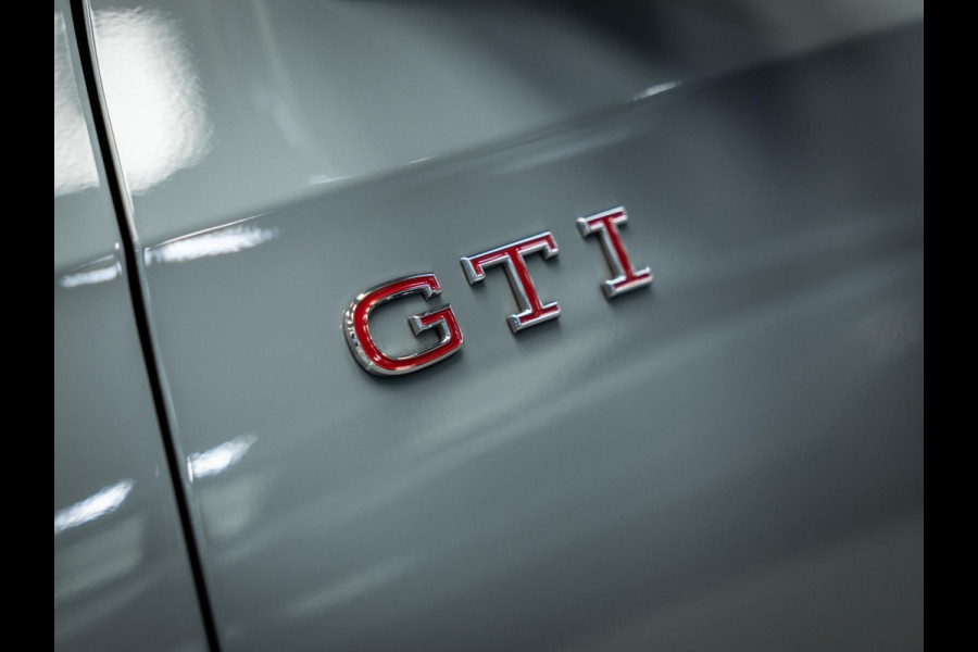 Volkswagen Golf 2.0 TSI GTI | Akrapovic | Head-Up | Stuurverwarming | Pano |