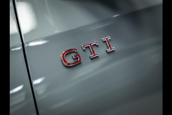 Volkswagen Golf 2.0 TSI GTI | Akrapovic | Head-Up | Stuurverwarming | Pano |