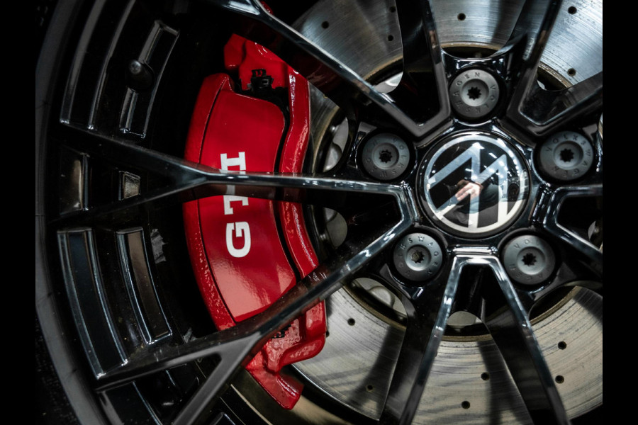 Volkswagen Golf 2.0 TSI GTI | Akrapovic | Head-Up | Stuurverwarming | Pano |