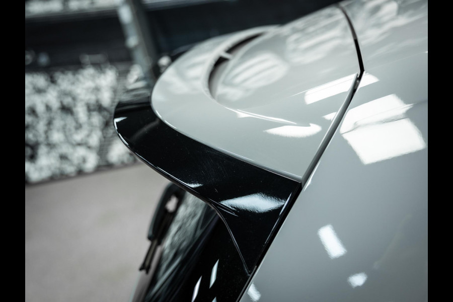 Volkswagen Golf 2.0 TSI GTI | Akrapovic | Head-Up | Stuurverwarming | Pano |