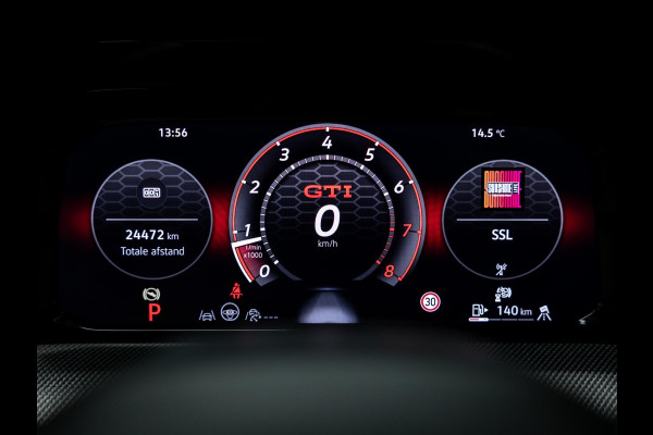 Volkswagen Golf 2.0 TSI GTI | Akrapovic | Head-Up | Stuurverwarming | Pano |