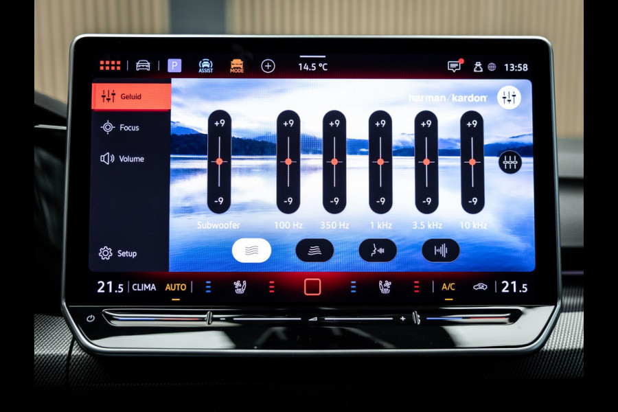 Volkswagen Golf 2.0 TSI GTI | Akrapovic | Head-Up | Stuurverwarming | Pano |