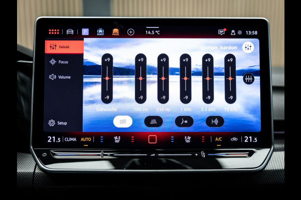 Volkswagen Golf 2.0 TSI GTI | Akrapovic | Head-Up | Stuurverwarming | Pano |