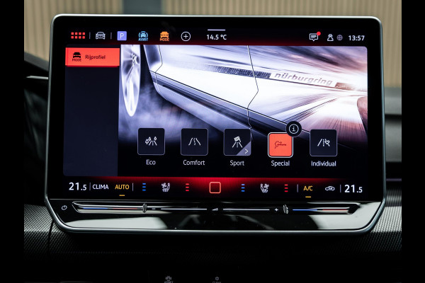 Volkswagen Golf 2.0 TSI GTI | Akrapovic | Head-Up | Stuurverwarming | Pano |