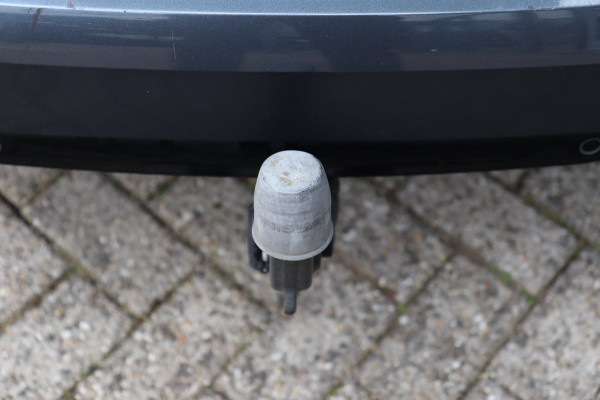 Renault Mégane Estate 1.3 TCe Limited / KEYLESS / NAVI / CRUISE / PDC / KEURIG