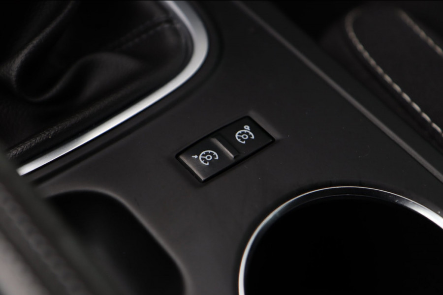 Renault Mégane Estate 1.3 TCe Limited / KEYLESS / NAVI / CRUISE / PDC / KEURIG