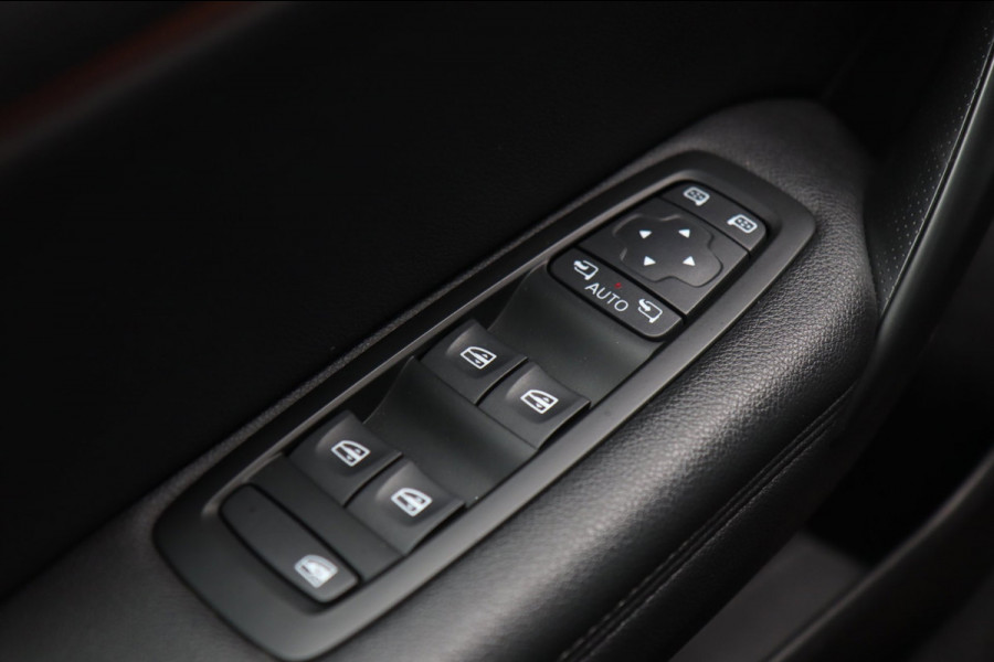 Renault Mégane Estate 1.3 TCe Limited / KEYLESS / NAVI / CRUISE / PDC / KEURIG