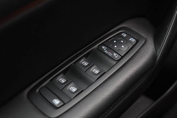 Renault Mégane Estate 1.3 TCe Limited / KEYLESS / NAVI / CRUISE / PDC / KEURIG