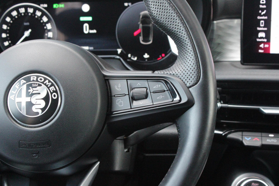 Alfa Romeo Tonale 1.5T Hybrid 160PK VELOCE | AFNEEMBARE TREKHAAK | PREMIUM PACK: LEDEREN BEKLEDING/GEVENTILEERDE VOORSTOELEN/4-VOUDIG ELEKTRISCH VERSTELBARE LENDESTEUN VOORSTOELEN/ELEKTRISCH BEDIENBARE VOORSTOELEN/GEHEUGEN OP DE BESTUUDERSSTOEL/HOOGGLANS ZWARTE RAAMOMLIJSTING/AMBIENT LIGHTING | TECHNOLOGY PACK: PARKEERWAARSCHUWING VOOR EN ACHTER/360° CAMERA/AUTOMATISCH INPARKEREN/ AUTONOMOUS DRIVING LEVEL 2: ADAPTIVE CRUISE CONTROL/LANE CENTERING ASSIST/TRAFFIC JAM ASSIST DODEHOEK DETECTIE AUTOMATISCH DIMMENDE BUITENSPIEGELS ELEKTRISCH BEDIENBARE ACHTERKLEP | WINTERPACK: STOELVERWARMING