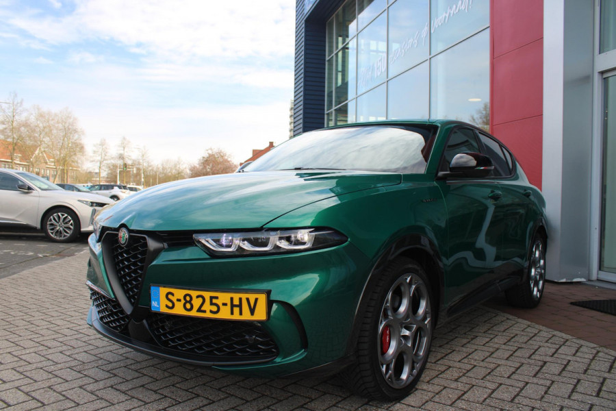 Alfa Romeo Tonale 1.5T Hybrid 160PK VELOCE | AFNEEMBARE TREKHAAK | PREMIUM PACK: LEDEREN BEKLEDING/GEVENTILEERDE VOORSTOELEN/4-VOUDIG ELEKTRISCH VERSTELBARE LENDESTEUN VOORSTOELEN/ELEKTRISCH BEDIENBARE VOORSTOELEN/GEHEUGEN OP DE BESTUUDERSSTOEL/HOOGGLANS ZWARTE RAAMOMLIJSTING/AMBIENT LIGHTING | TECHNOLOGY PACK: PARKEERWAARSCHUWING VOOR EN ACHTER/360° CAMERA/AUTOMATISCH INPARKEREN/ AUTONOMOUS DRIVING LEVEL 2: ADAPTIVE CRUISE CONTROL/LANE CENTERING ASSIST/TRAFFIC JAM ASSIST DODEHOEK DETECTIE AUTOMATISCH DIMMENDE BUITENSPIEGELS ELEKTRISCH BEDIENBARE ACHTERKLEP | WINTERPACK: STOELVERWARMING