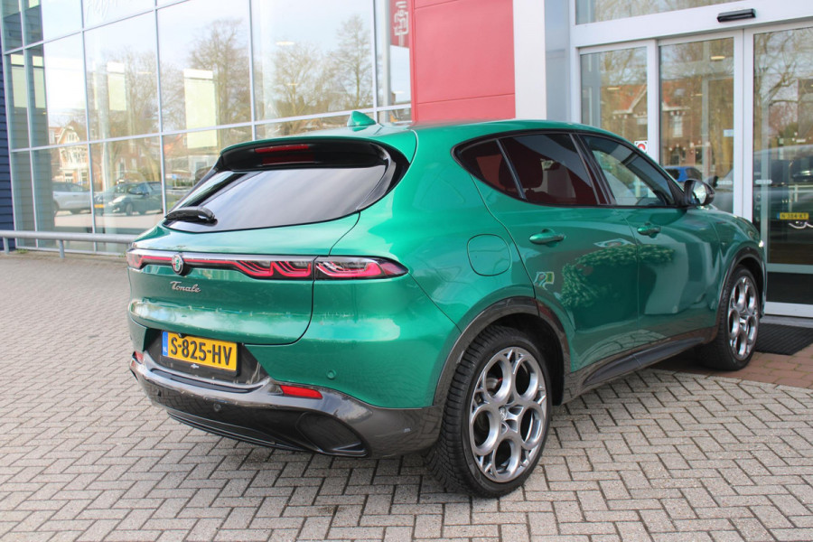 Alfa Romeo Tonale 1.5T Hybrid 160PK VELOCE | AFNEEMBARE TREKHAAK | PREMIUM PACK: LEDEREN BEKLEDING/GEVENTILEERDE VOORSTOELEN/4-VOUDIG ELEKTRISCH VERSTELBARE LENDESTEUN VOORSTOELEN/ELEKTRISCH BEDIENBARE VOORSTOELEN/GEHEUGEN OP DE BESTUUDERSSTOEL/HOOGGLANS ZWARTE RAAMOMLIJSTING/AMBIENT LIGHTING | TECHNOLOGY PACK: PARKEERWAARSCHUWING VOOR EN ACHTER/360° CAMERA/AUTOMATISCH INPARKEREN/ AUTONOMOUS DRIVING LEVEL 2: ADAPTIVE CRUISE CONTROL/LANE CENTERING ASSIST/TRAFFIC JAM ASSIST DODEHOEK DETECTIE AUTOMATISCH DIMMENDE BUITENSPIEGELS ELEKTRISCH BEDIENBARE ACHTERKLEP | WINTERPACK: STOELVERWARMING