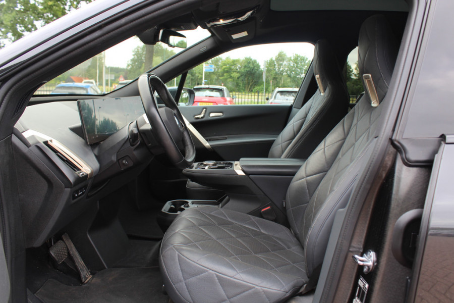 BMW iX xDrive40 Executive 77 kWh / SoH 97,3% / Trekhaak / Panoramadak / 360Camera / Harman Kardon / 22'' / CarPlay / DAB / Dodehoek / ACC
