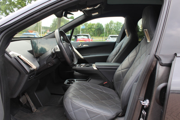BMW iX xDrive40 Executive 77 kWh / SoH 97,3% / Trekhaak / Panoramadak / 360Camera / Harman Kardon / 22'' / CarPlay / DAB / Dodehoek / ACC