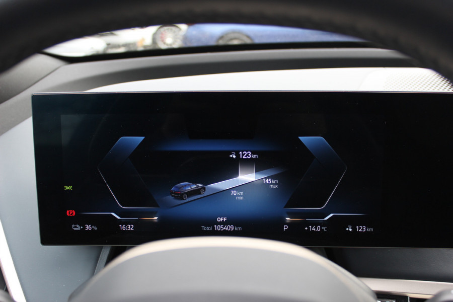BMW iX xDrive40 Executive 77 kWh / SoH 97,3% / Trekhaak / Panoramadak / 360Camera / Harman Kardon / 22'' / CarPlay / DAB / Dodehoek / ACC