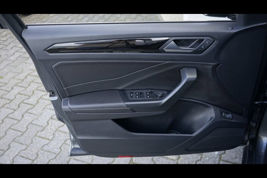 Volkswagen T-Roc R-Line 1.5 TSI BLACK STYLE-AUTOMAAT-ACC-CAMERA-IQ LIGHT-KEYLESS-PANORAMA-VIRTUEEL